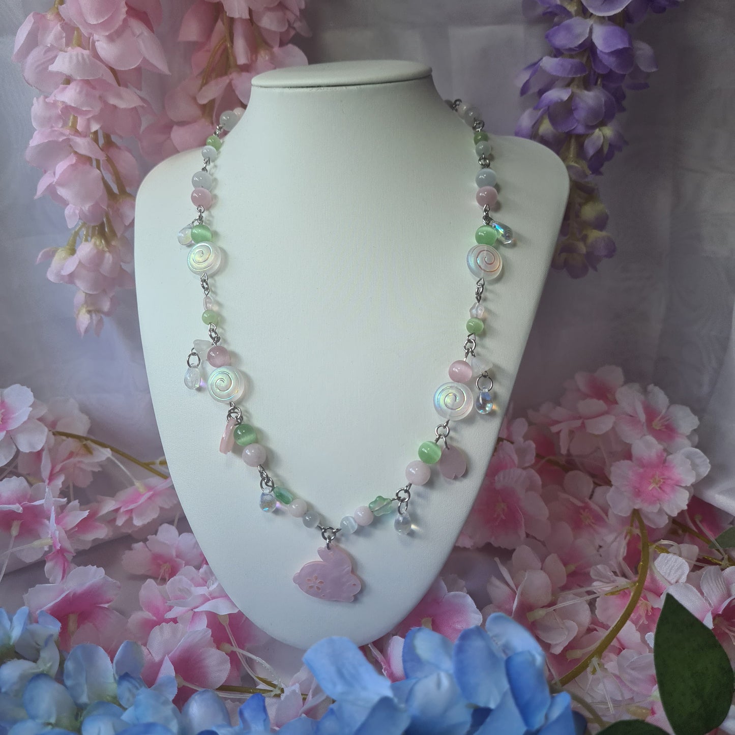 soft bunny petals - Necklace
