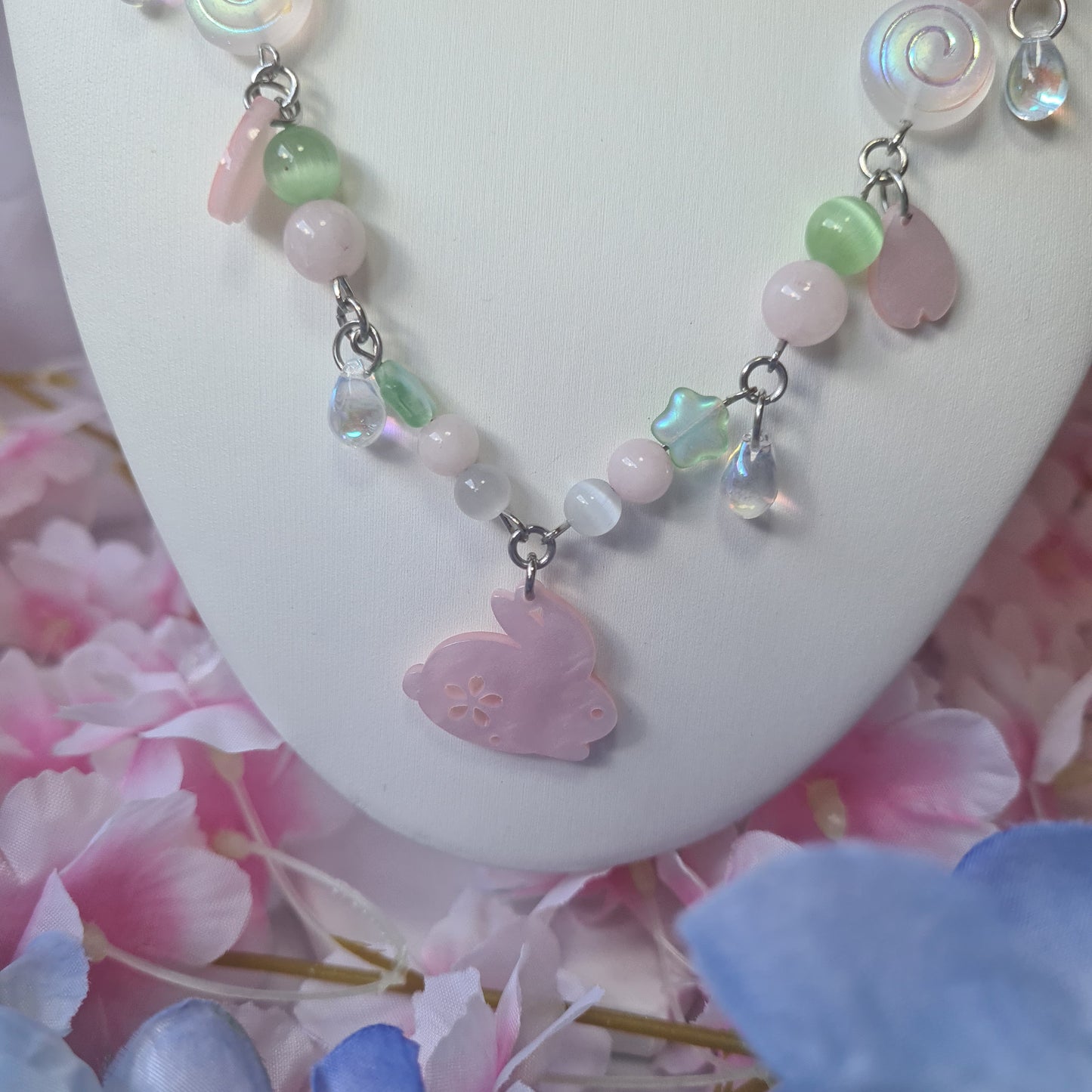 soft bunny petals - Necklace