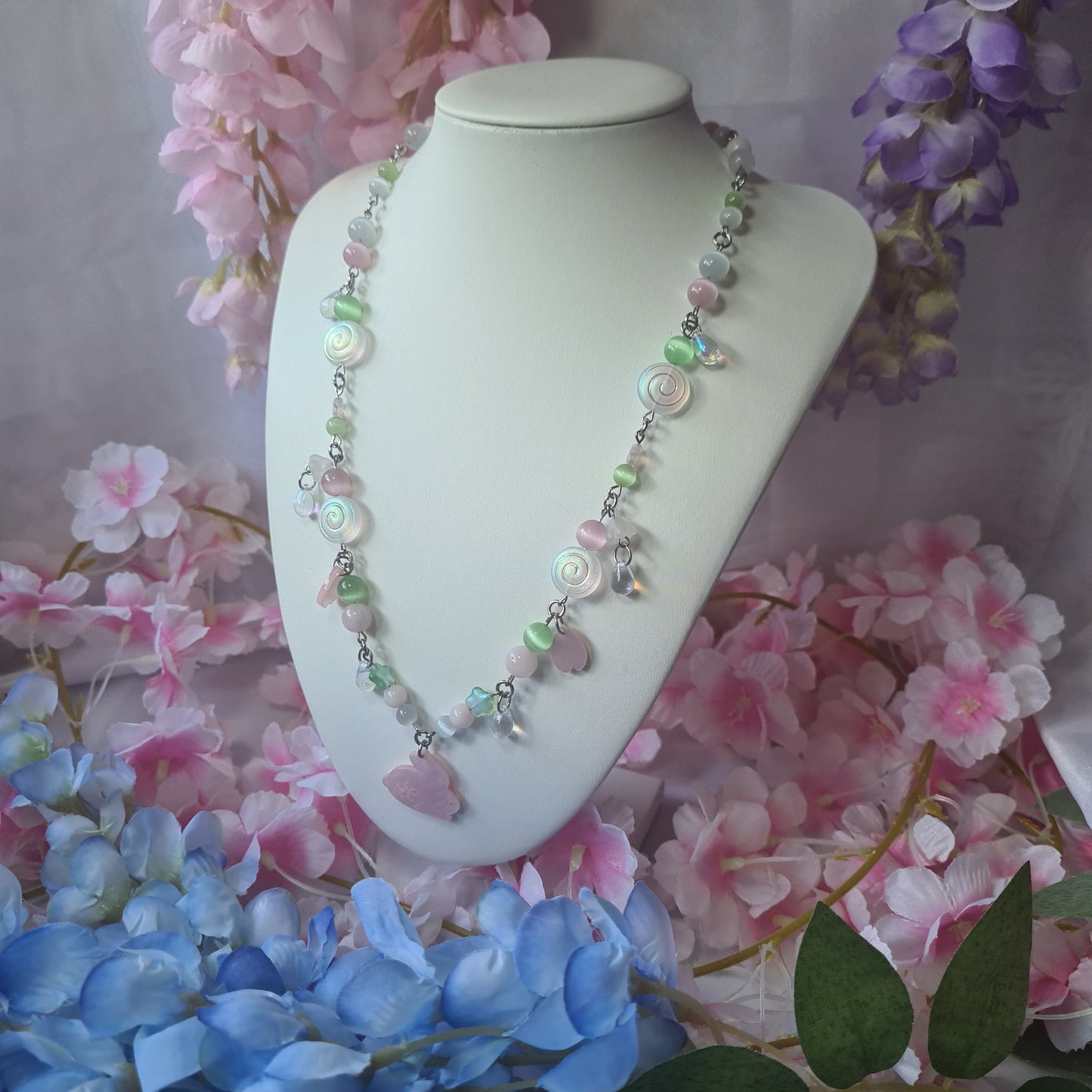 soft bunny petals - Necklace